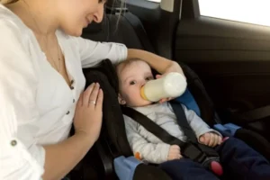 Feed your baby in a car seat